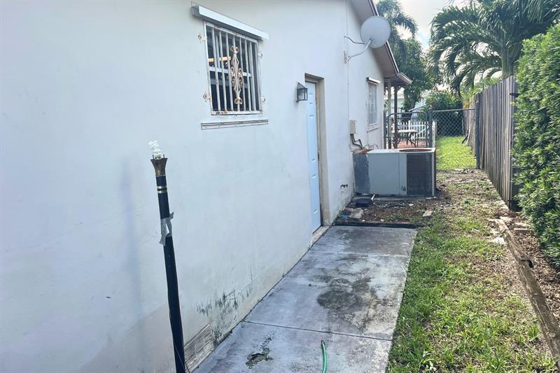 Image 6 of 8 For 6936 5th Ct  