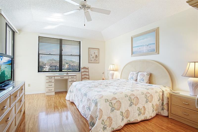Image 14 of 31 For 6081 Landing Way  9