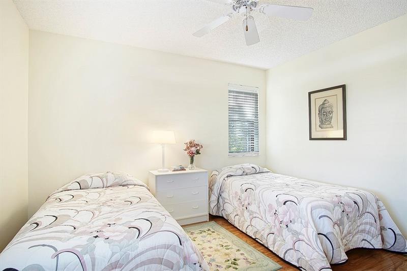Image 18 of 31 For 6081 Landing Way  9