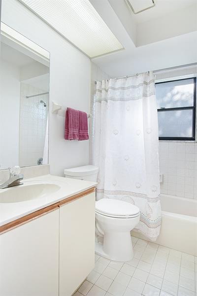 Image 21 of 31 For 6081 Landing Way  9