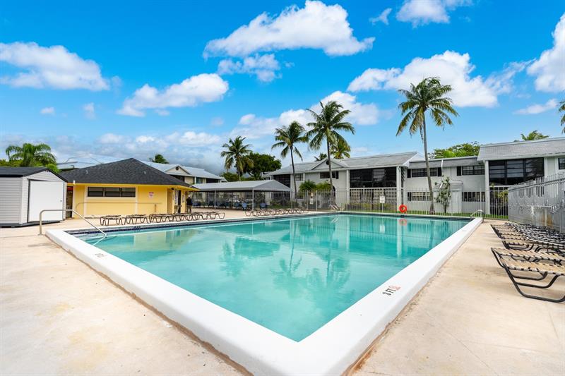 Image 17 of 40 For 927 199 St  202