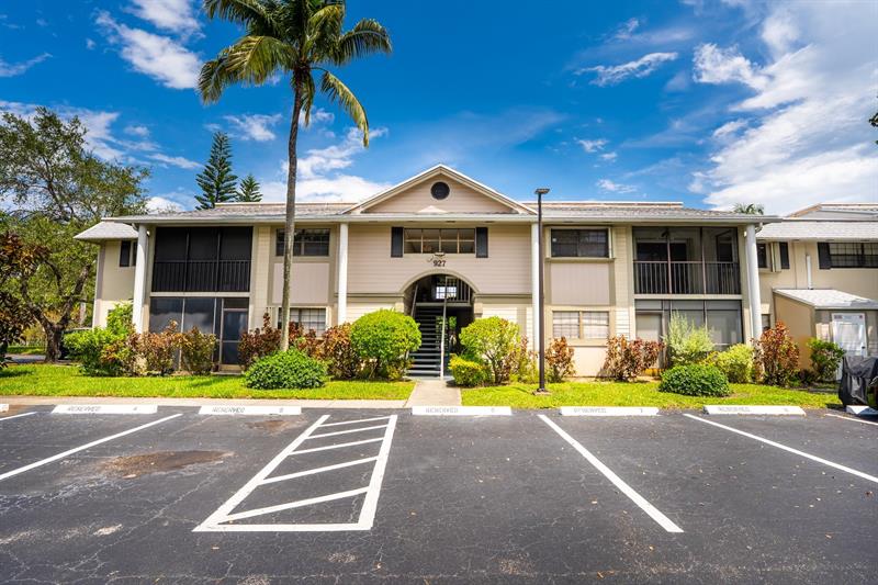 Image 21 of 40 For 927 199 St  202