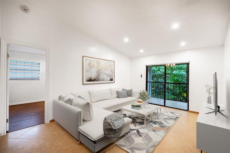 Image 3 of 40 For 927 199 St  202