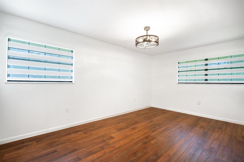 Image 32 of 40 For 927 199 St  202