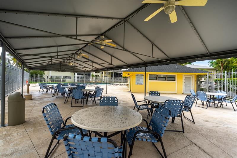 Image 35 of 40 For 927 199 St  202