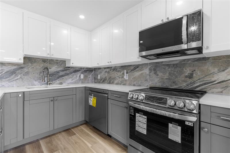 Image 3 of 45 For 3031 Ventnor H  3031