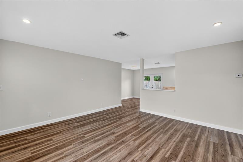 Image 10 of 41 For 245 3rd St  