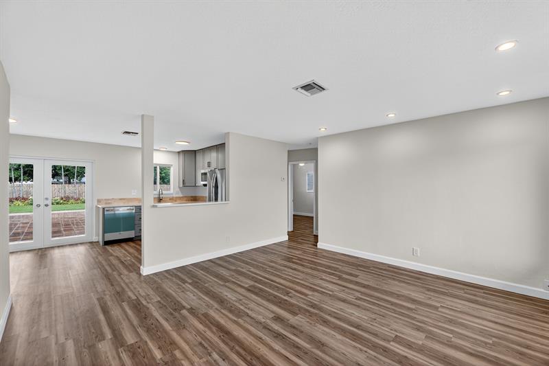 Image 11 of 41 For 245 3rd St  