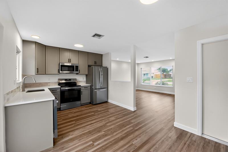 Image 13 of 41 For 245 3rd St  