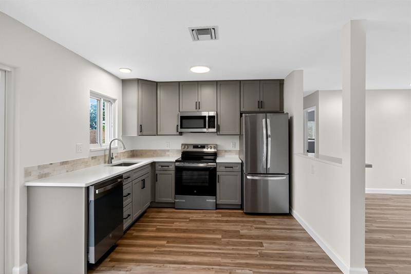 Image 14 of 41 For 245 3rd St  