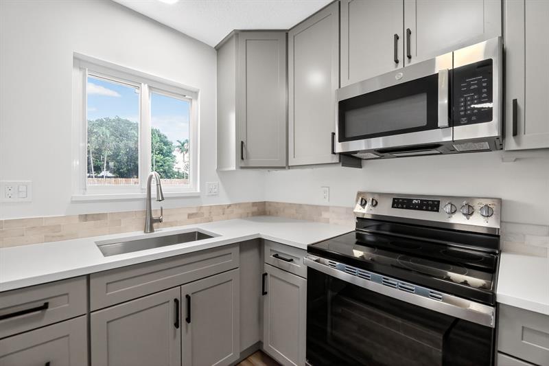 Image 16 of 41 For 245 3rd St  
