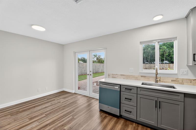Image 17 of 41 For 245 3rd St  