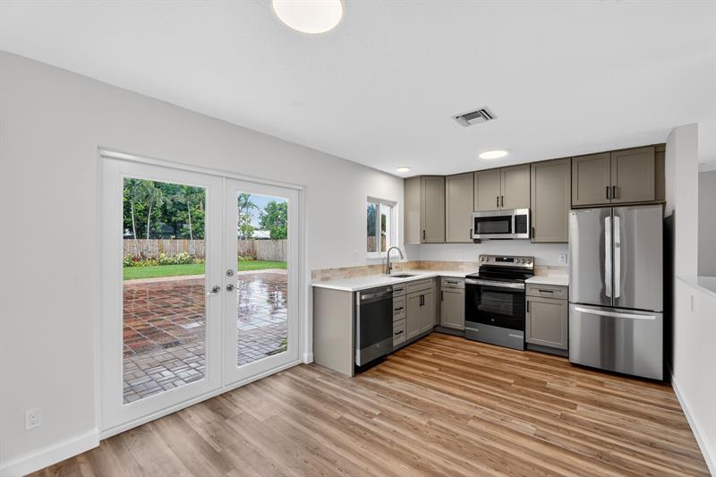 Image 18 of 41 For 245 3rd St  