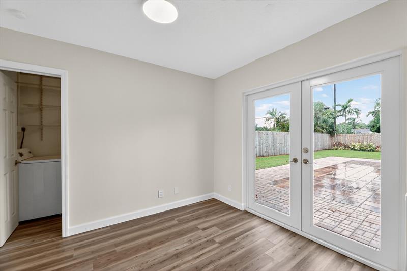 Image 19 of 41 For 245 3rd St  