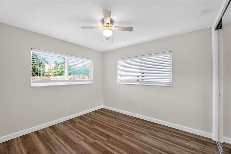 Image 23 of 41 For 245 3rd St  