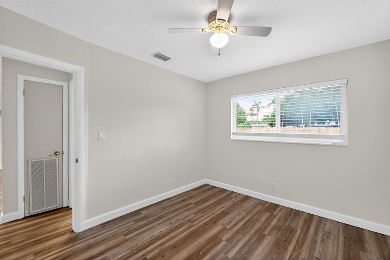 Image 25 of 41 For 245 3rd St  