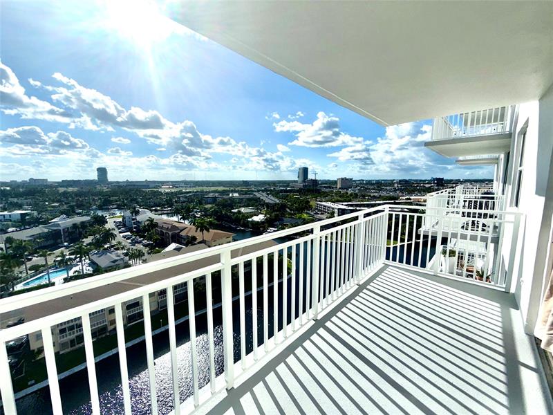 Image 11 of 17 For 427 Golden Isles Dr  14b