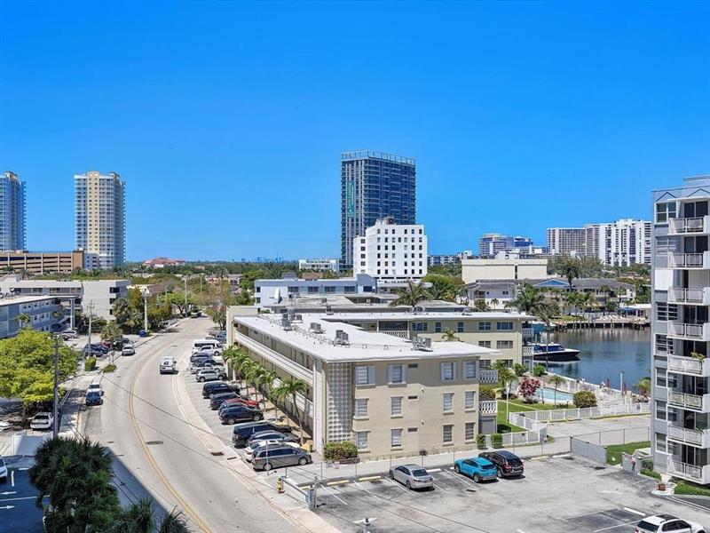 Image 13 of 17 For 427 Golden Isles Dr  14b