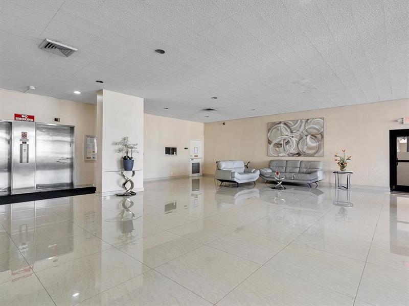 Image 14 of 17 For 427 Golden Isles Dr  14b