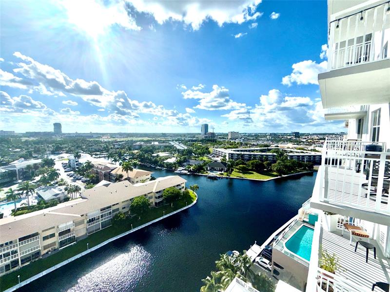 Image 3 of 17 For 427 Golden Isles Dr  14b