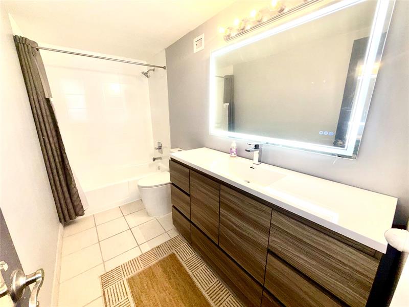 Image 5 of 17 For 427 Golden Isles Dr  14b