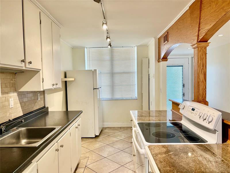 Image 6 of 20 For 2998 48th Ter  431