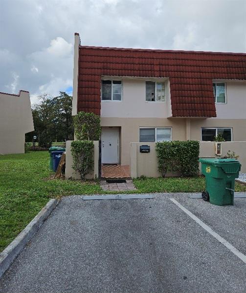 Image 2 of 21 For 4114 Inverrary Dr  14a