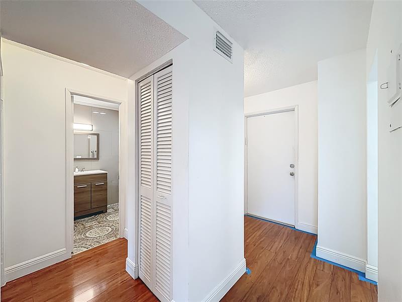 Image 21 of 77 For 700 14th Ave  406
