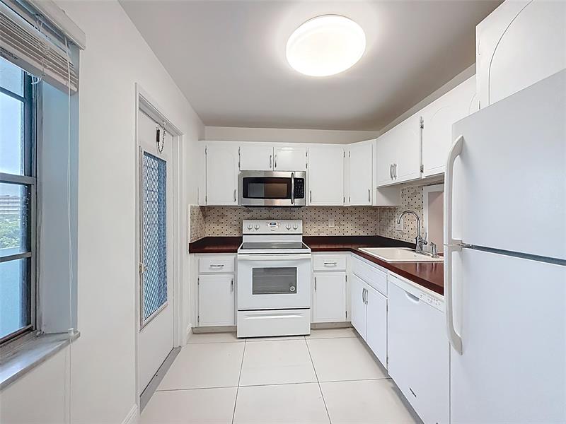 Image 23 of 77 For 700 14th Ave  406