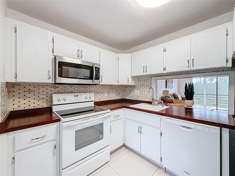 Image 24 of 77 For 700 14th Ave  406