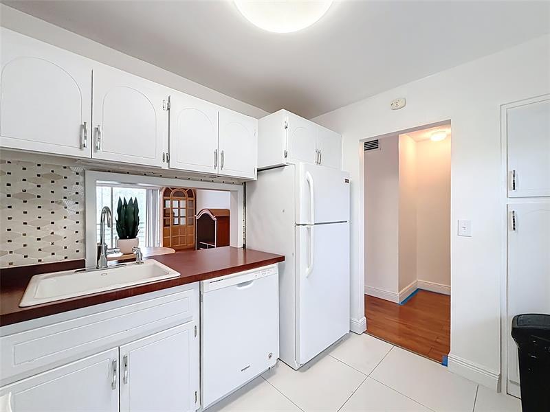 Image 26 of 77 For 700 14th Ave  406
