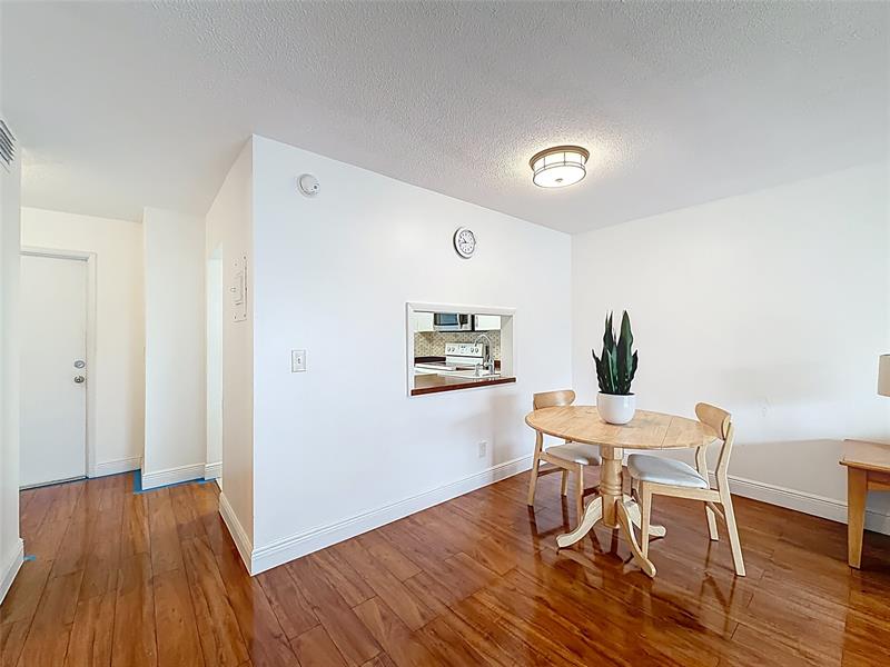Image 28 of 77 For 700 14th Ave  406