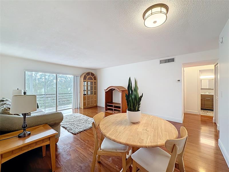 Image 32 of 77 For 700 14th Ave  406