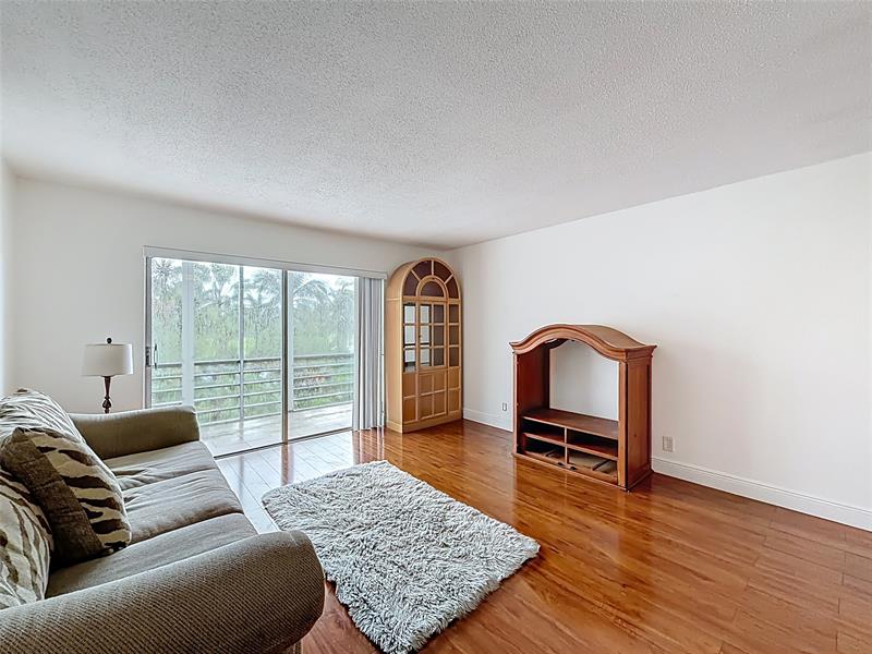 Image 33 of 77 For 700 14th Ave  406