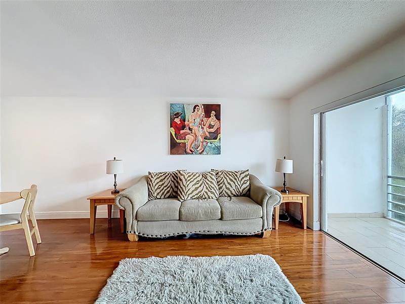Image 36 of 77 For 700 14th Ave  406
