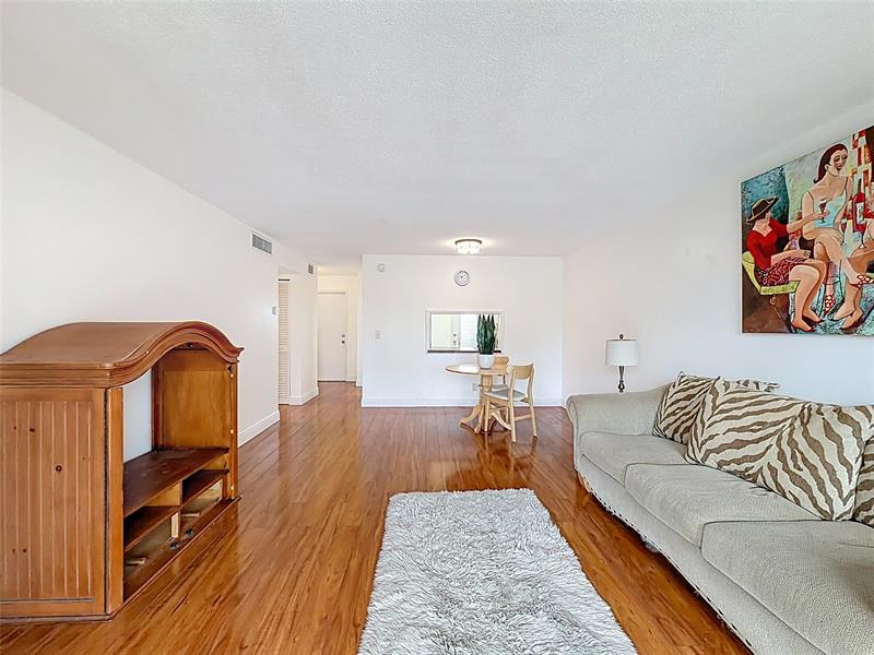 Image 38 of 77 For 700 14th Ave  406