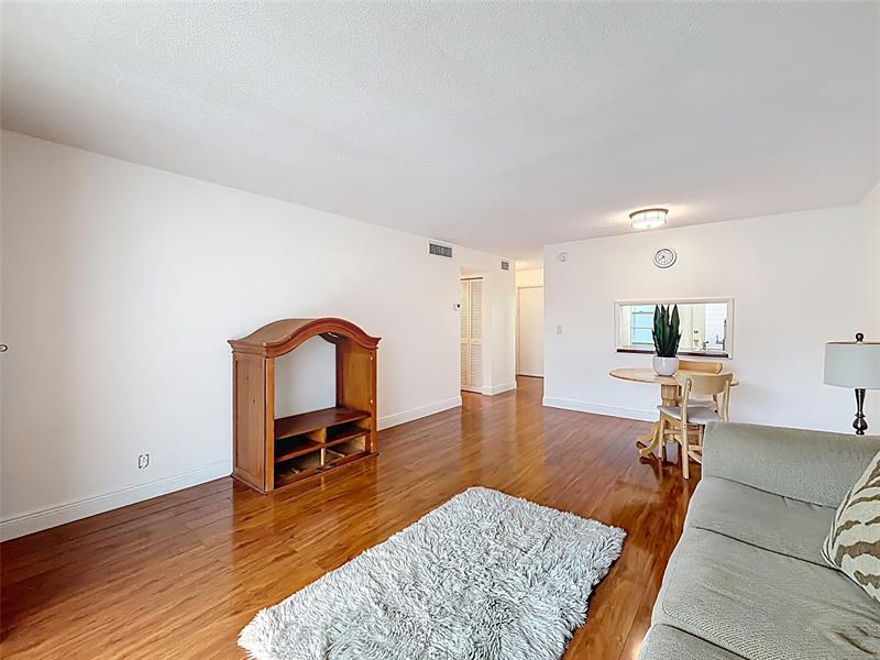 Image 39 of 77 For 700 14th Ave  406