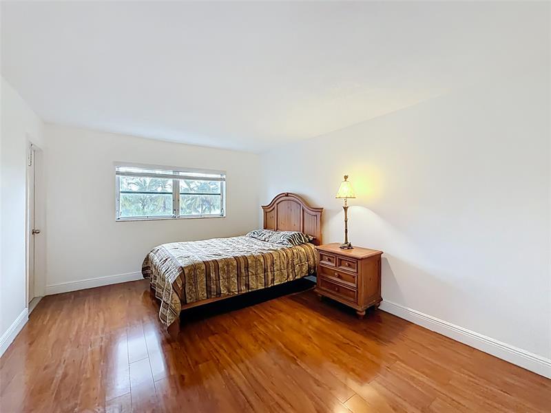 Image 43 of 77 For 700 14th Ave  406