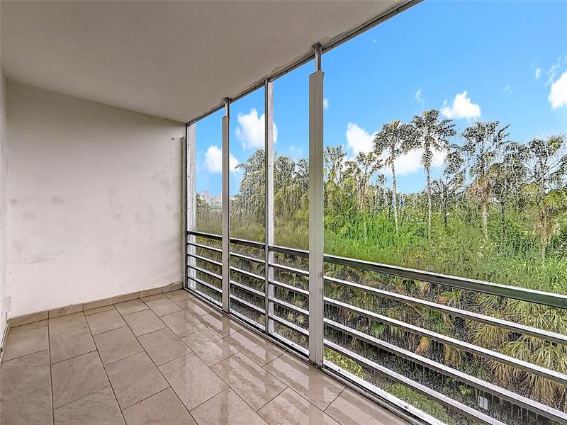 Image 54 of 77 For 700 14th Ave  406