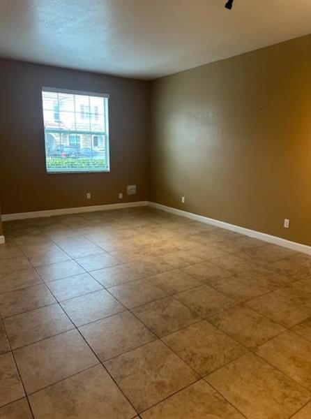 Image 3 of 26 For 4324 Maybelle Ln