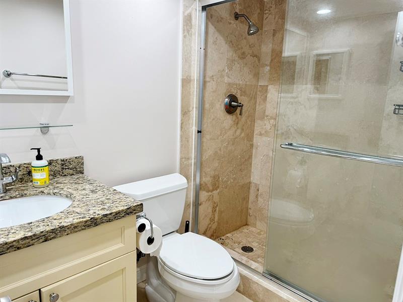 Image 19 of 37 For 2350 14th Street Cswy  703