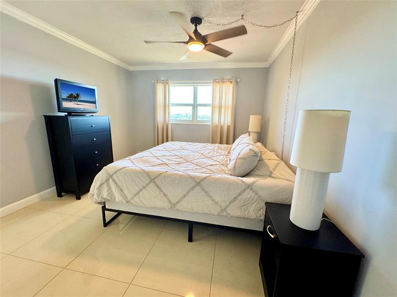 Image 21 of 37 For 2350 14th Street Cswy  703