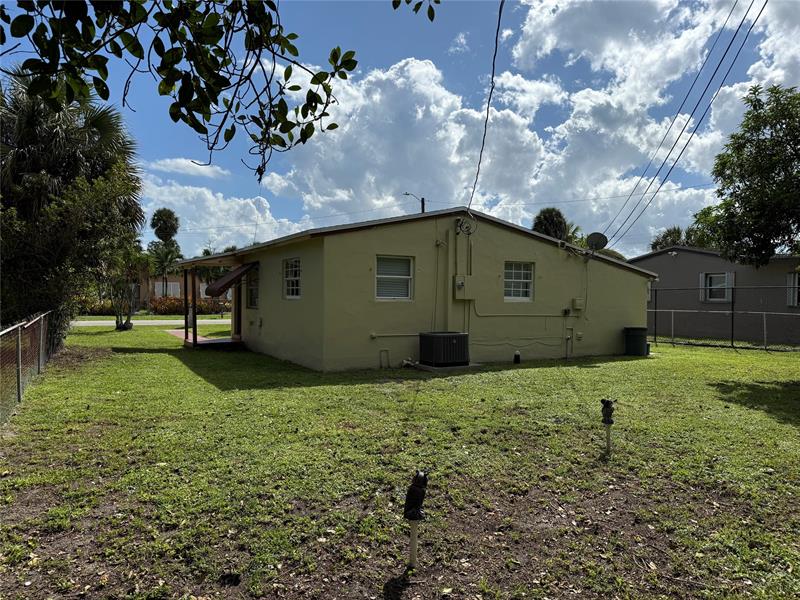 Image 5 of 17 For 3371 8th Ct  