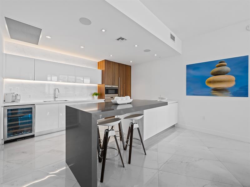 Image 6 of 48 For 701 Fort Lauderdale Beach Blvd  1003