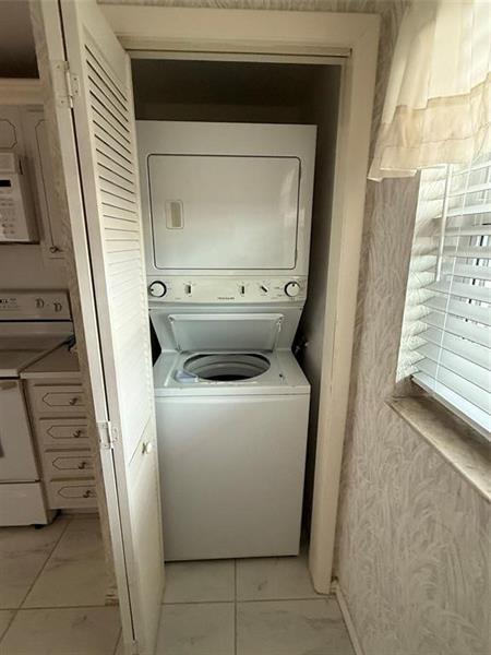 Image 17 of 57 For 1537 Hillsboro Blvd  839