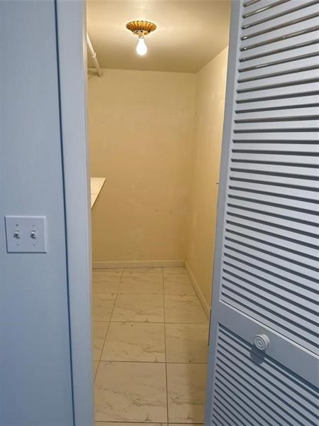 Image 20 of 57 For 1537 Hillsboro Blvd  839