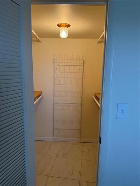 Image 25 of 57 For 1537 Hillsboro Blvd  839