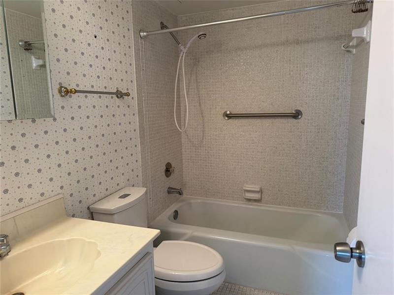 Image 26 of 57 For 1537 Hillsboro Blvd  839