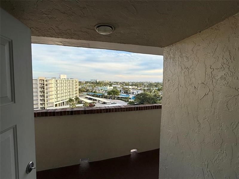 Image 28 of 57 For 1537 Hillsboro Blvd  839