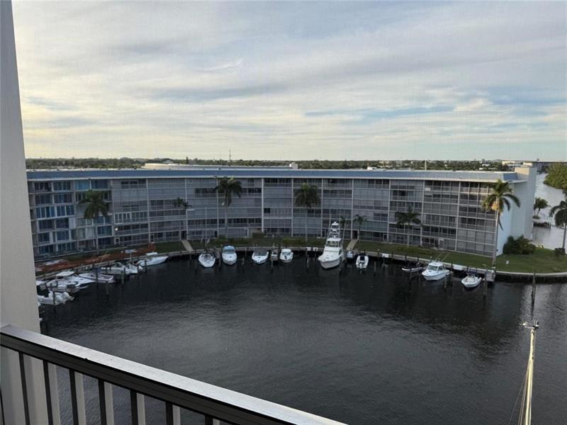 Image 6 of 57 For 1537 Hillsboro Blvd  839